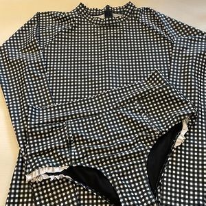 Albion rash guard size XL with matching bottoms in size Large